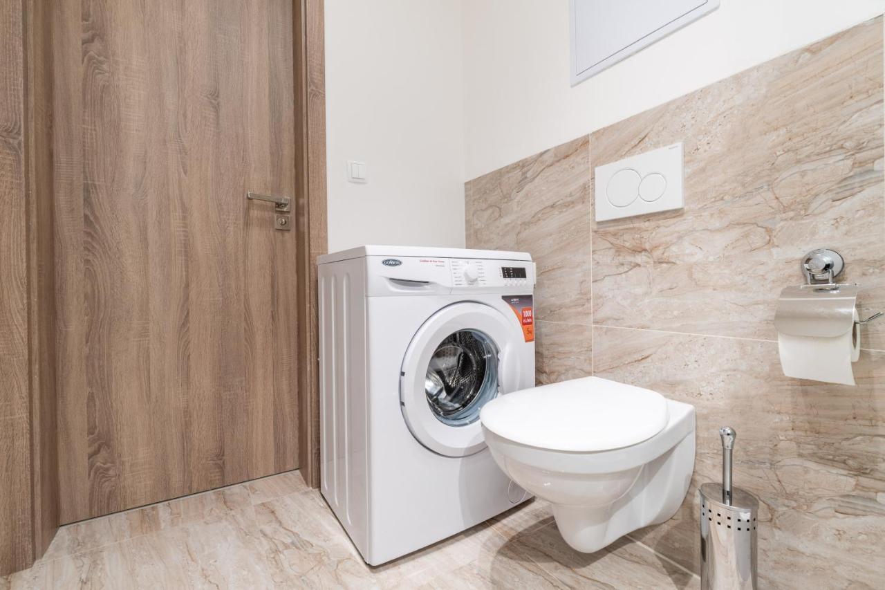 Brand New Two Room Apartment #26 With Free Secure Parking Close To Center Prague Exterior photo