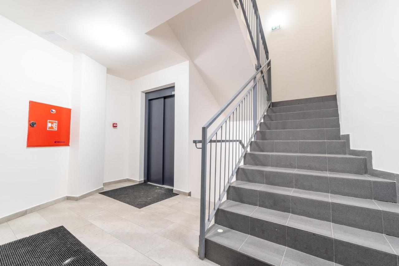Brand New Two Room Apartment #26 With Free Secure Parking Close To Center Prague Exterior photo